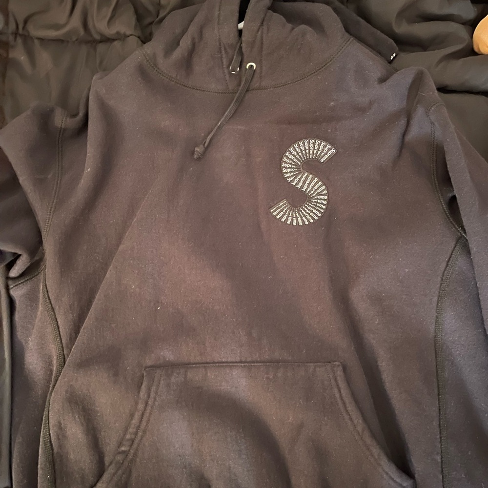 Black Supreme Hoodie S logo